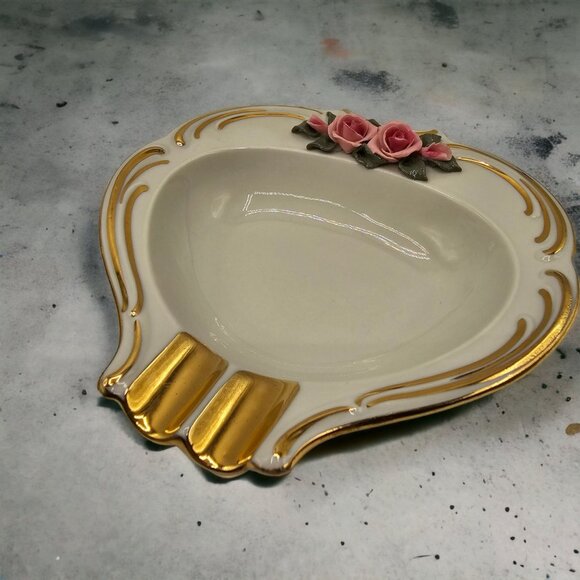 Pair of Antique Dresden Ashtrays for 2 Delicate Coquette Roses and Gold Details - Picture 2 of 10